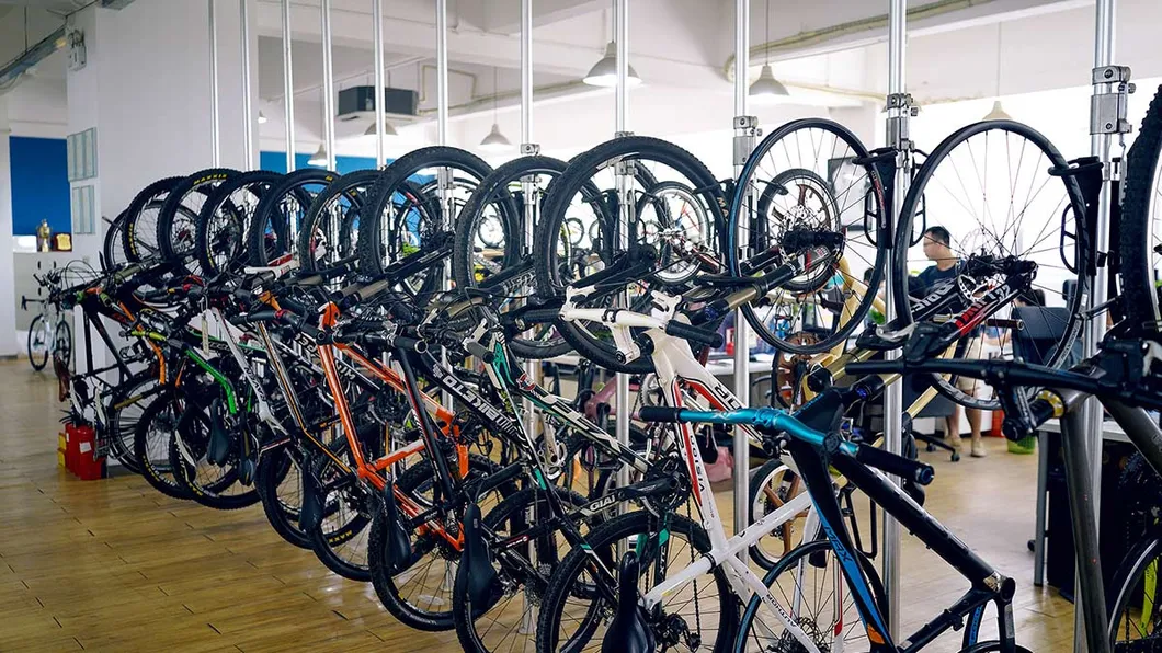 China Popular Hot Sale 26 Inch Mountain Bike Bicycle Giant Best Quality Road Bike Road Bicycle Manufacture