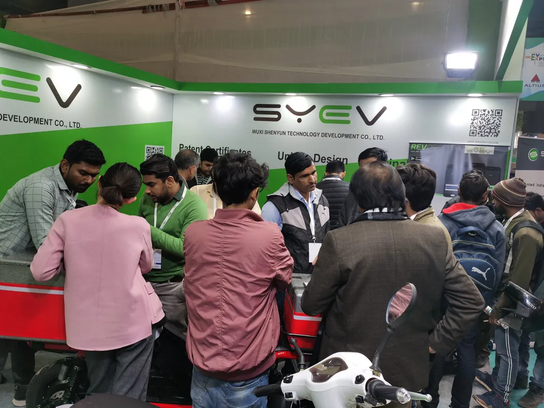 Syev Super High Power Electric Scooter with 3000W Motor Long Range 160km for Wholesale Electric Motorcycle