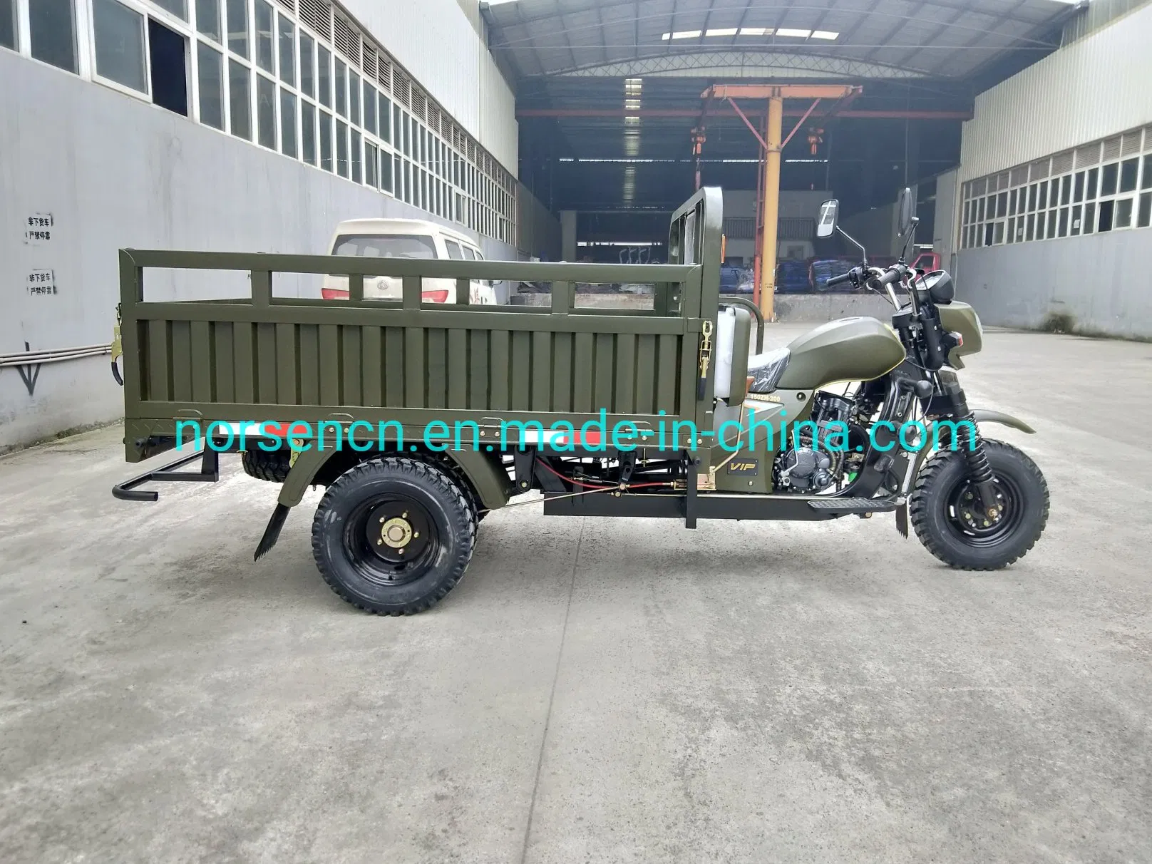 Three Wheel Gasoline Motor/Motorcycle Tricycle with Cargo Box Senegal 200cc 12