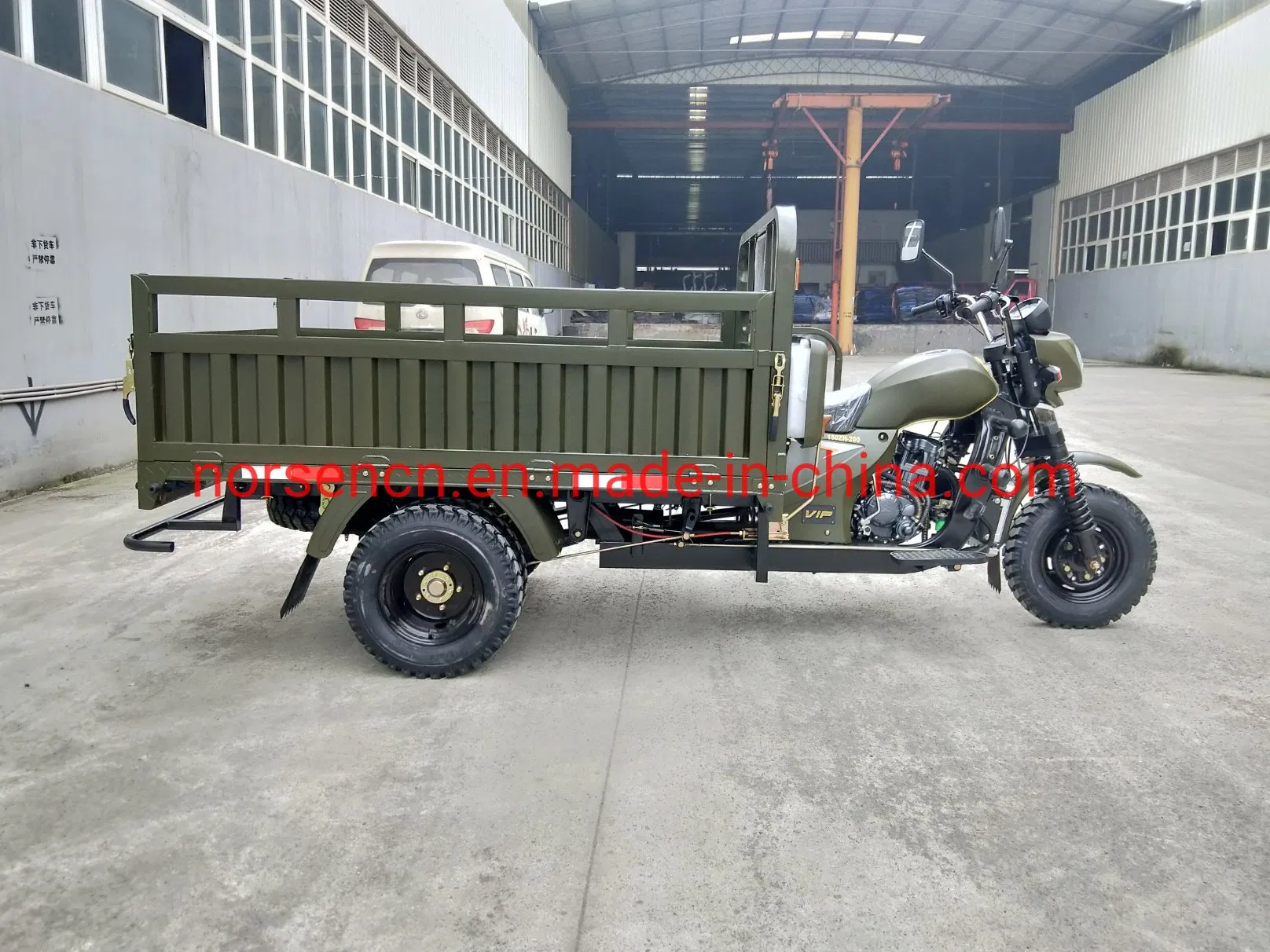Three Wheel Gasoline Motor/Motorcycle Tricycle with Cargo Box Senegal 200cc 42